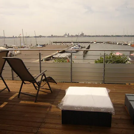 Exklusive Ferienwohnung Anja Апартаменты Штральзунд